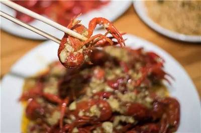 江城特色小龙虾大比拼,哪个