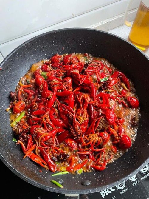 担心饭馆吃小龙虾不干净 一包调料一罐啤酒,手把手教你做小龙虾