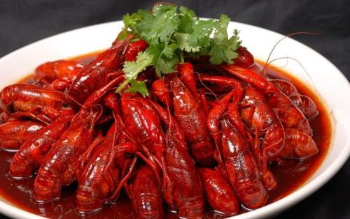 在家秘制小龙虾，比饭店更鲜香过瘾的终极攻略